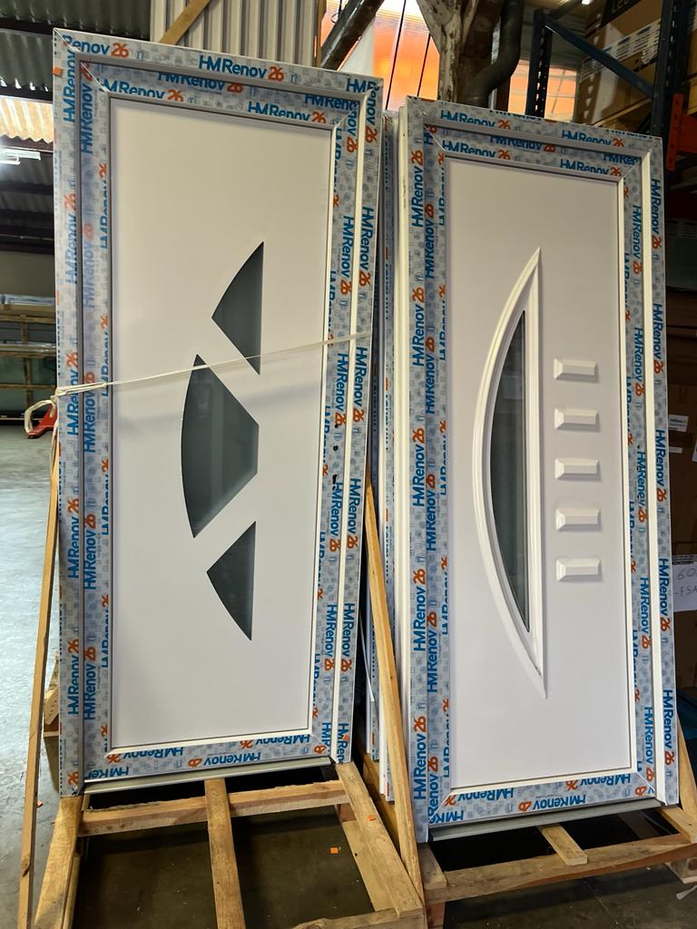 Déstockage portes d'entrée PVC en stock sur Oyonnax