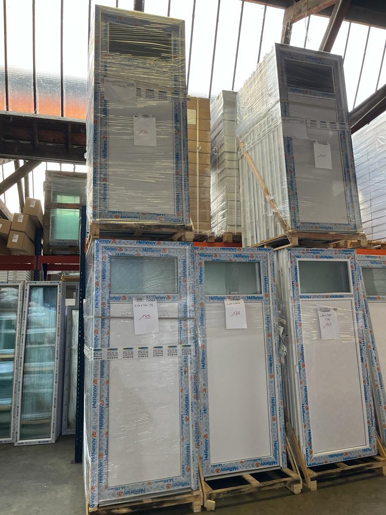 Porte de service PVC avec cadre en vente