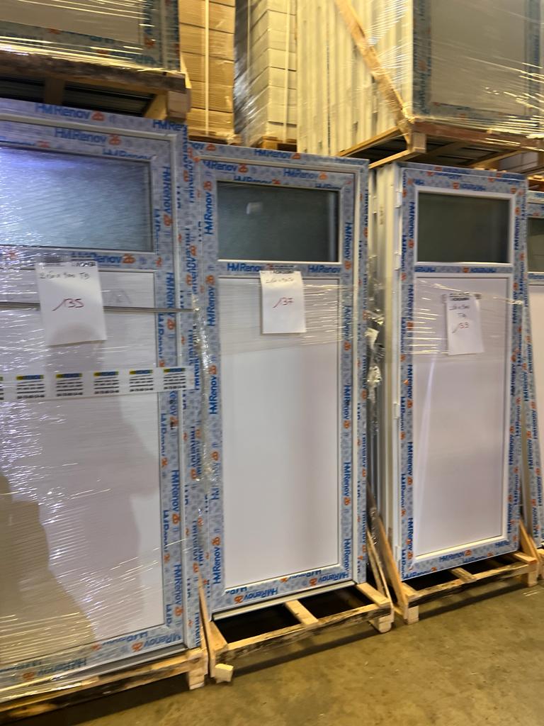 Prix sensationnels sur nos portes de service en PVC : la qualité à prix mini !