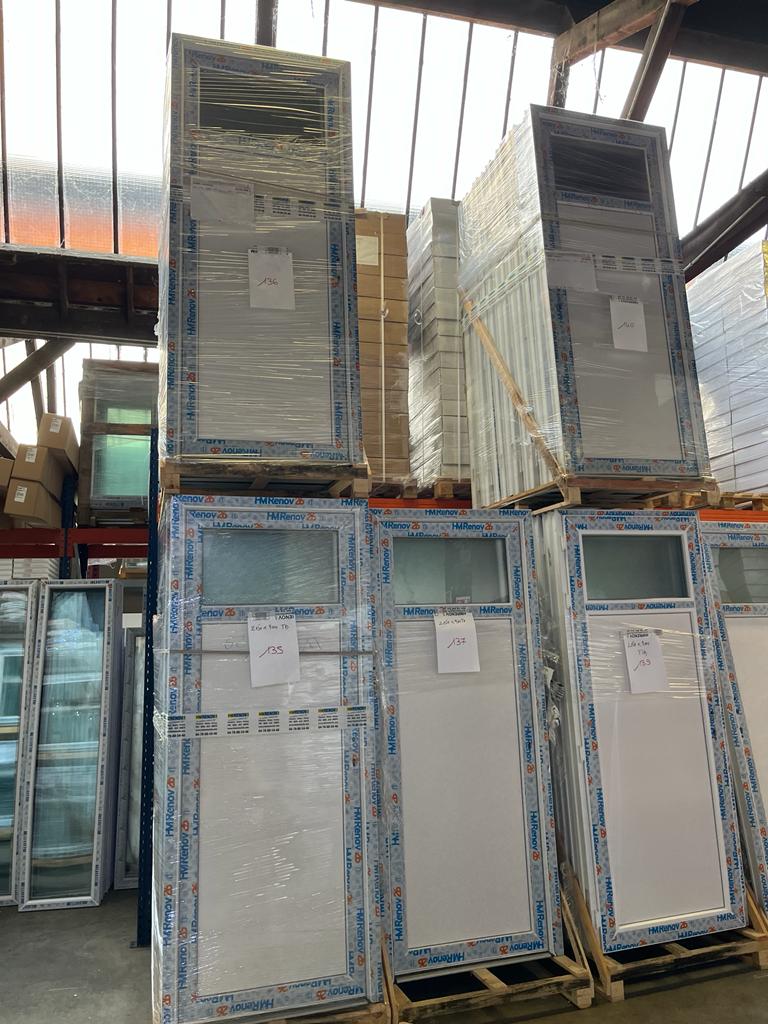 Porte de service en PVC jamais utilisée à vendre