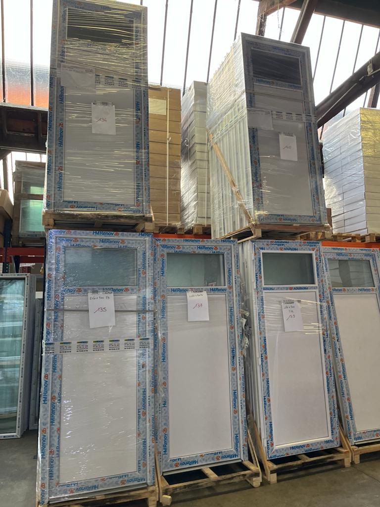 Porte de service en PVC, modèle moderne