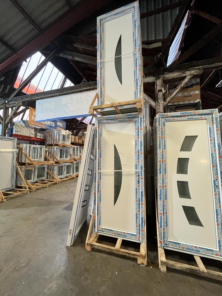 Déstockage portes d'entrée PVC en stock sur Vénissieux