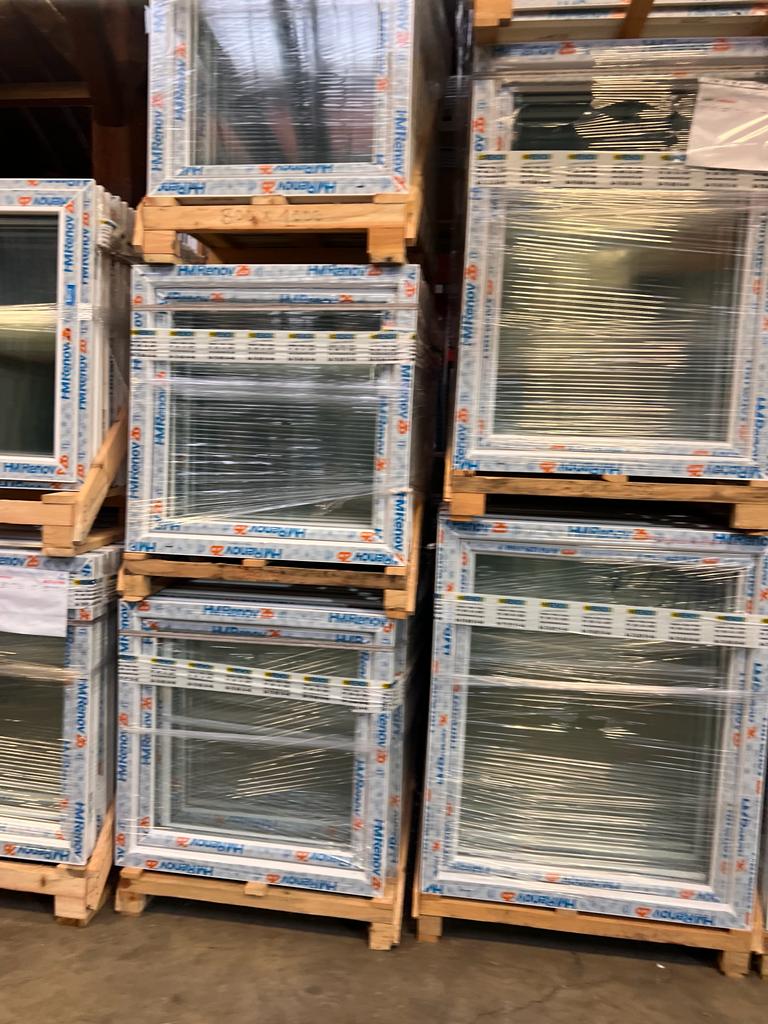 Arrivage de fenêtres  à L'Isle-Jourdain