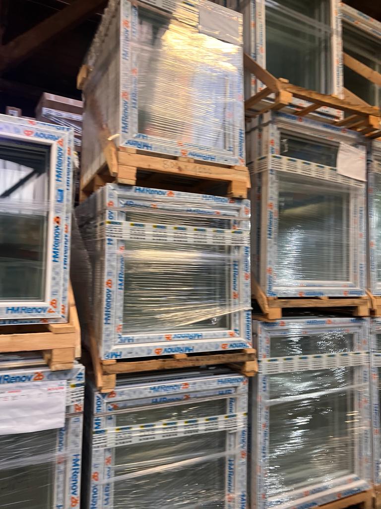 Arrivage de fenêtres  à Vaulx-en-Velin