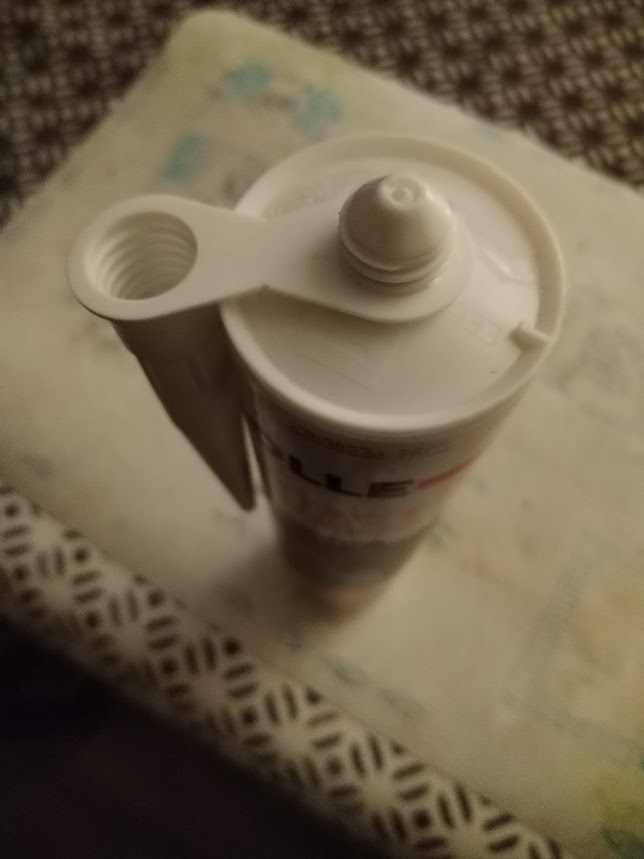 COLLE POUR TRAVAUX MAISON