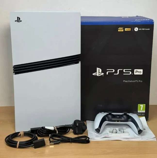 Sony PlayStation PS5 Pro, Sony PlayStation PS5 Slim, Nintendo Switch 2 et Microsoft Xbox Series X 2 To  consoles