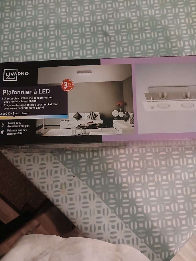 PLAFONNIER AVEC LAMPES LED