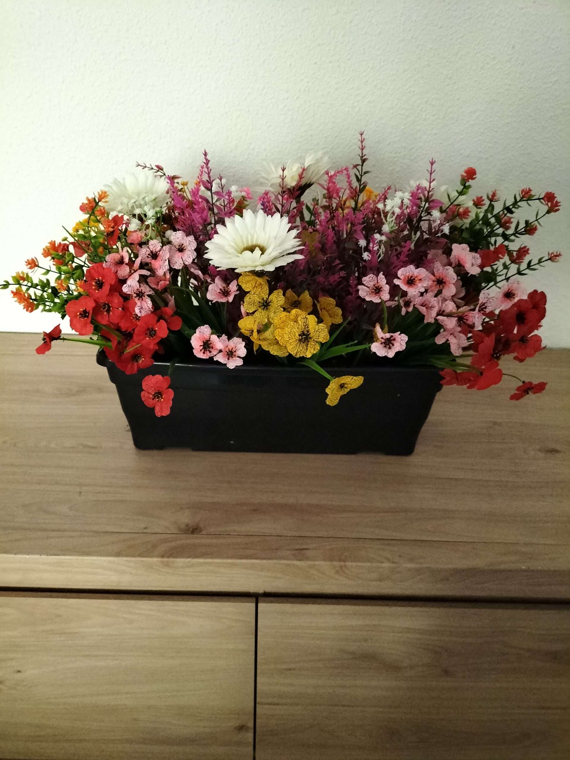 vend jardinière rectangle avec fleur artificielle neuf au choix a l'unité 17€