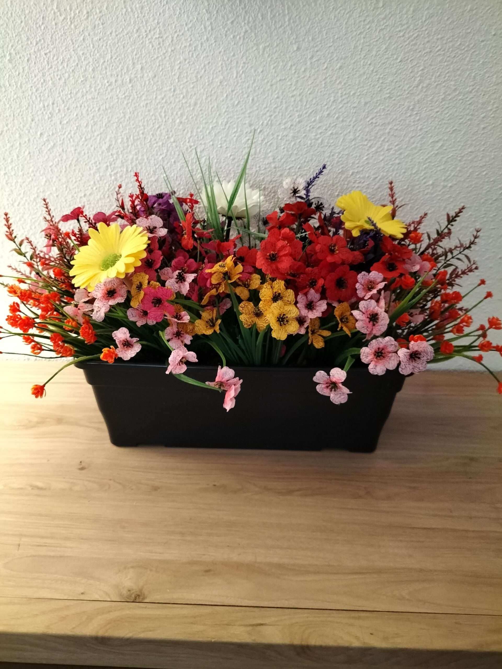 vend jardinière rectangle avec fleur artificielle neuf au choix a l'unité 17€