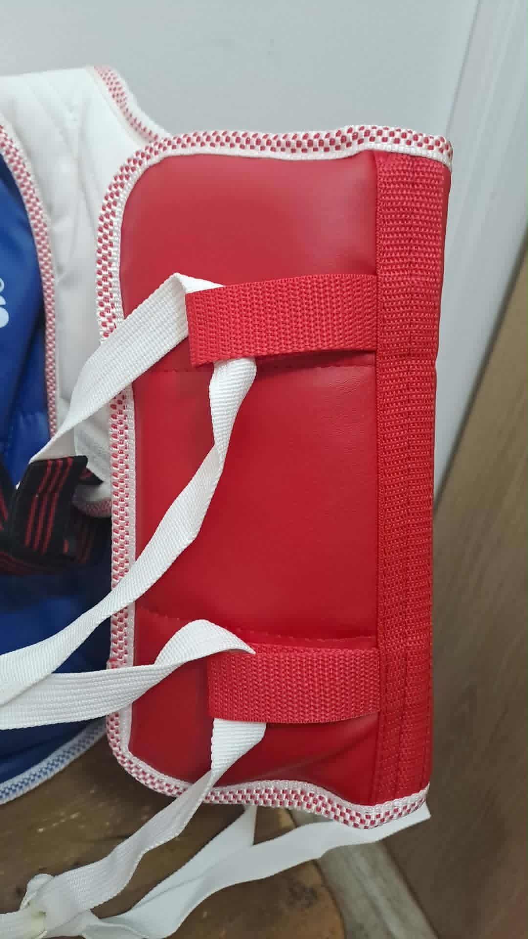 Plastron Taekwondo Adidas (Neuf + Réversible Rouge / Bleu)