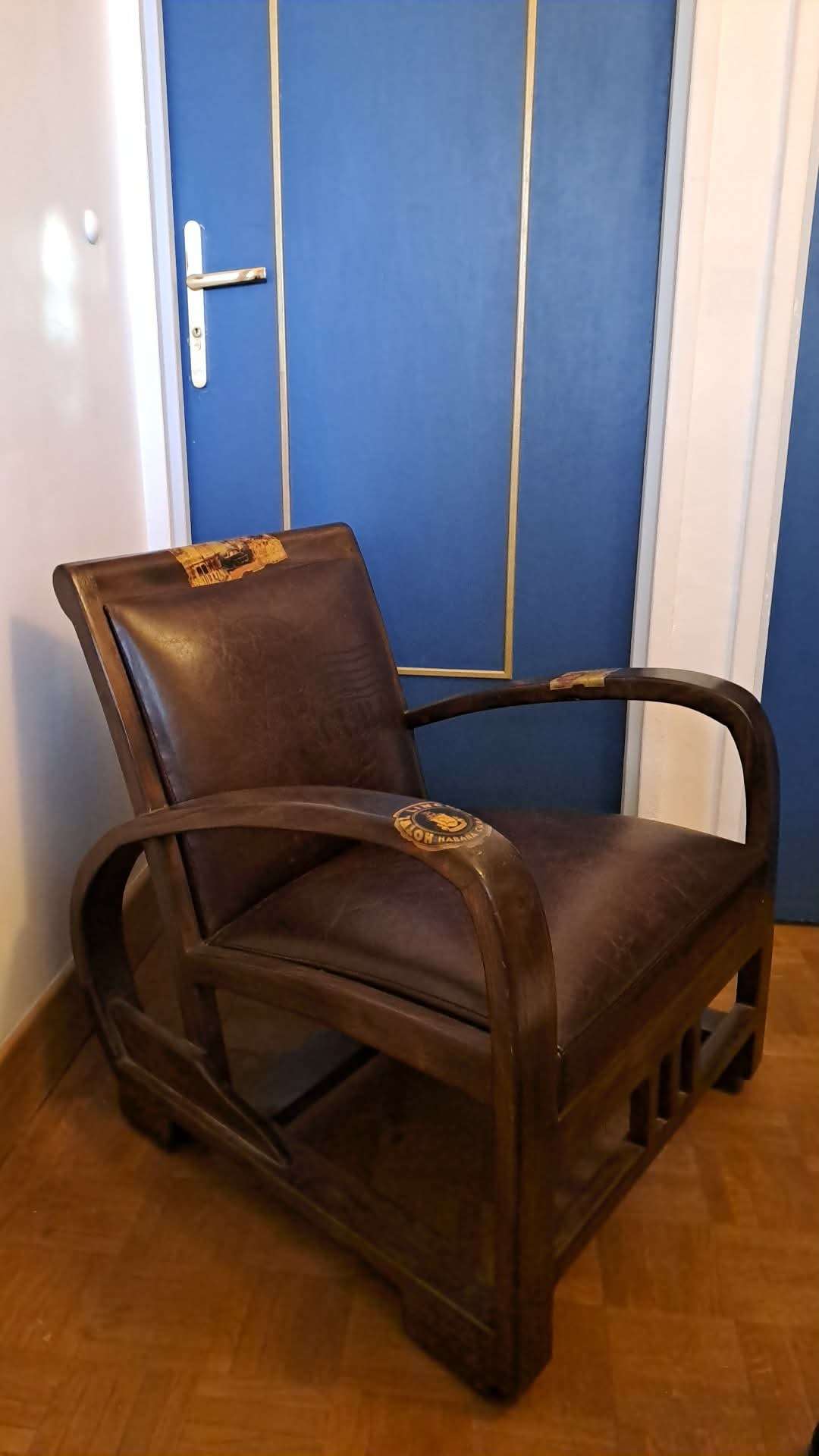 Fauteuil rétro en teck et cuir Cocktail Scandinave