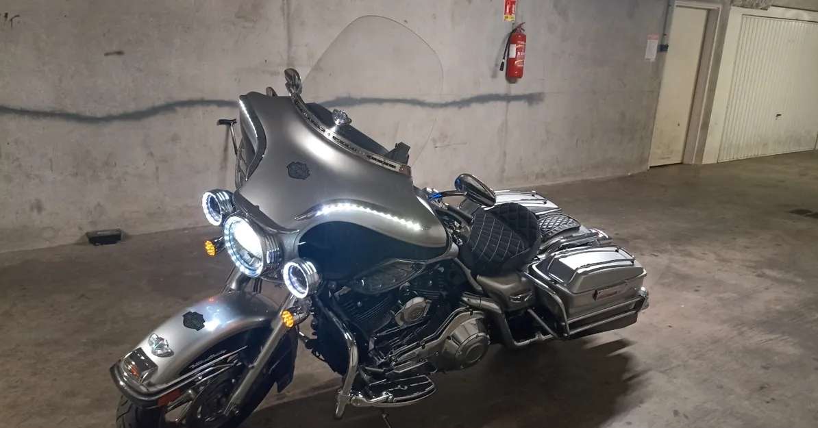 Harley electra 100 anniversaire