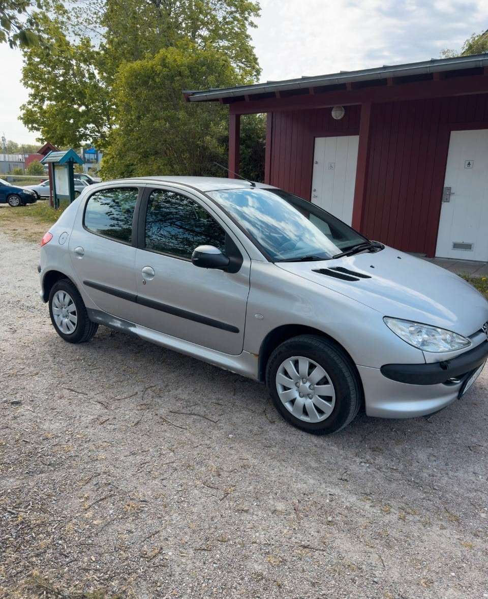 Je vends ma Peugeot 206 Année 2003