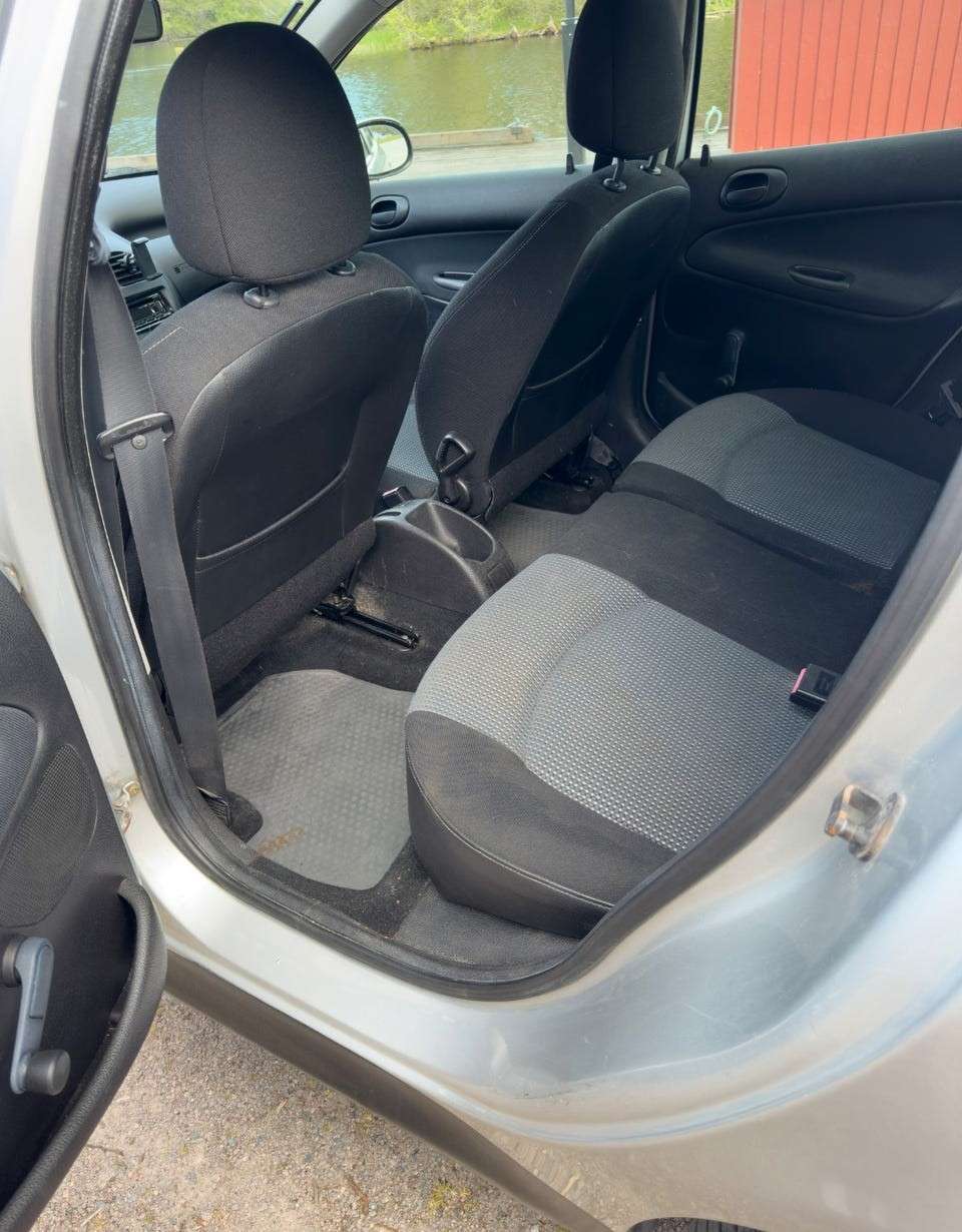 Je vends ma Peugeot 206 Année 2003