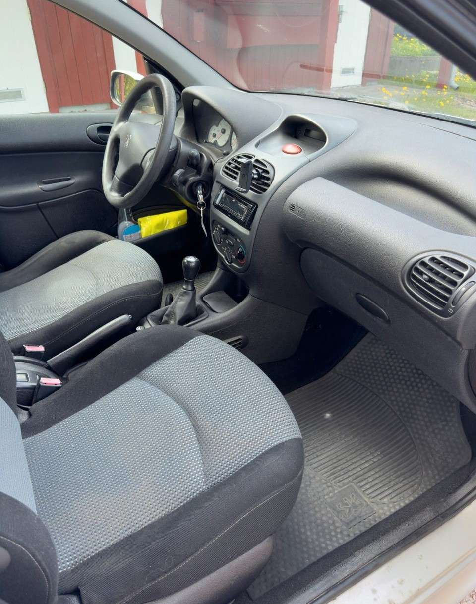 Je vends ma Peugeot 206 Année 2003