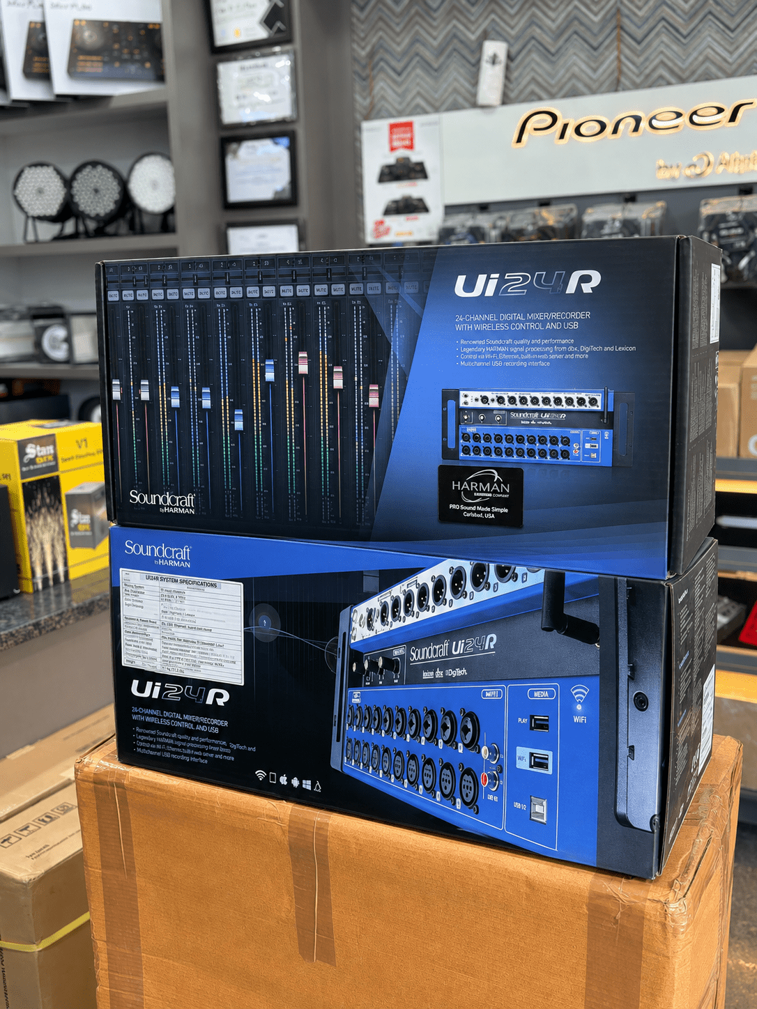 Behringer X32, Midas M32, Soundcraft Ui24R, Yamaha TF1, Yamaha MG16XU, patchbays, interfaces audio, Allen & Heath SQ,